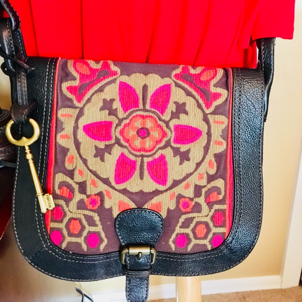 Fossil Vintage Reissue Tapestry Flap Crossbody.